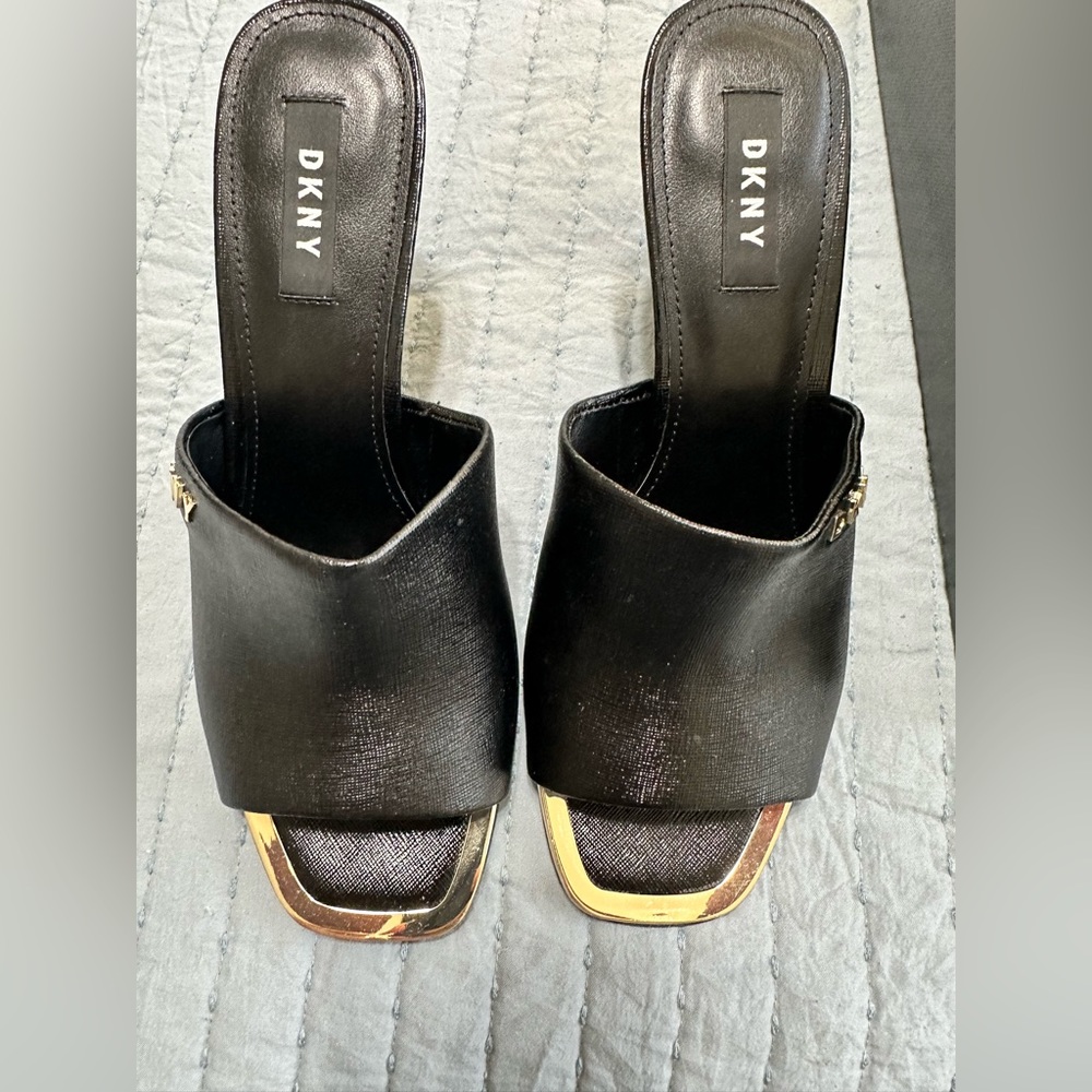 Cute Cute Cute Black DKNY dress sandal! Brand new!! Never worn!